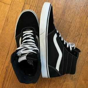 Men’s black and white vans